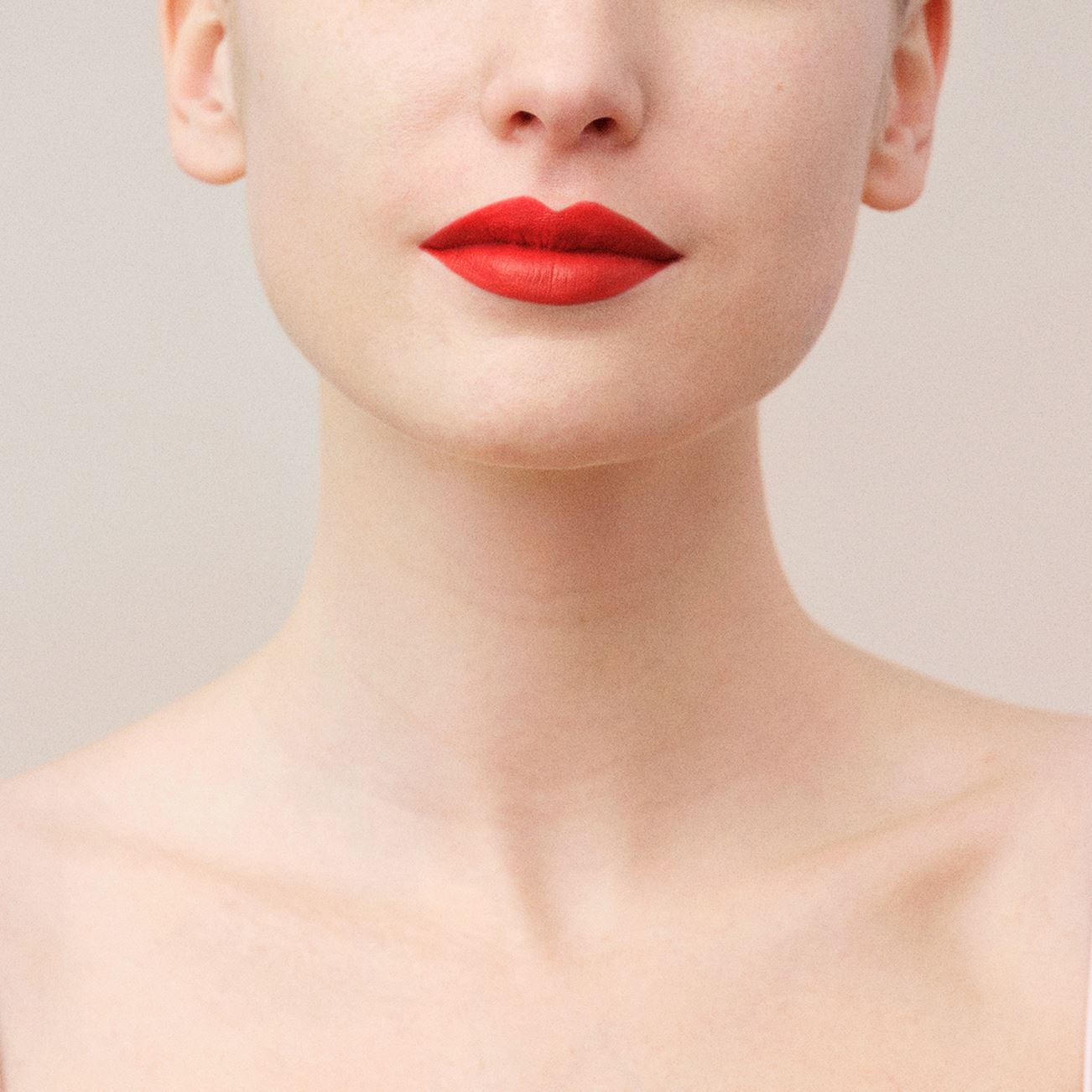 La Perla Matte Silk Lipstick 104 Tangelo Red - Swatches