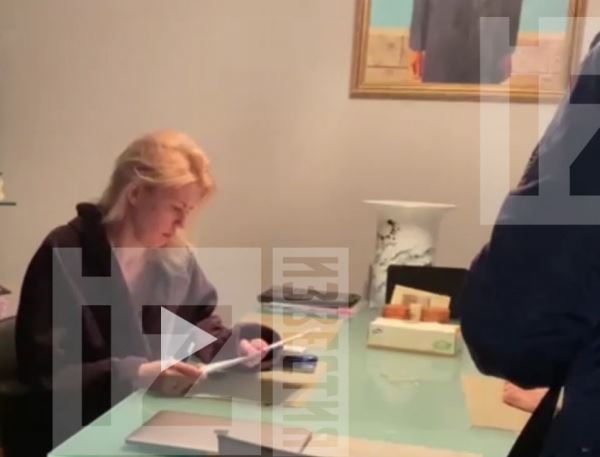В доме вице-президента Сбербанка Марины Раковой обнаружилась картина Рене Магритта, оригинал которой стоит десятки миллионов долларов