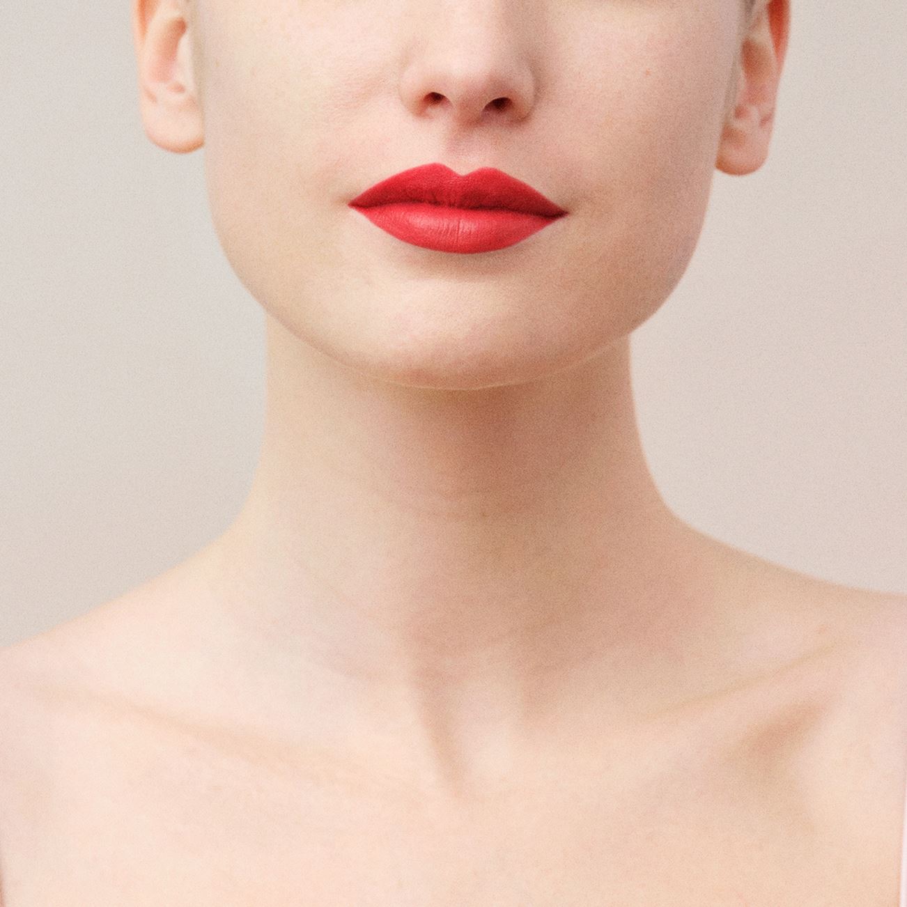 La Perla Matte Silk Lipstick 105 Poppy Red - Swatches
