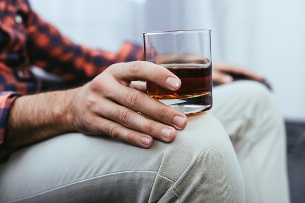 Психолог: как не приобрести зависимость от алкоголя в нерабочие дни